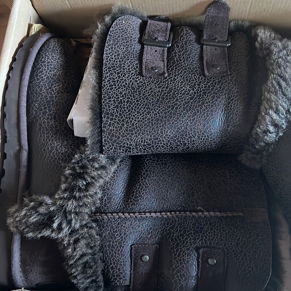 Women Uggs Gently used